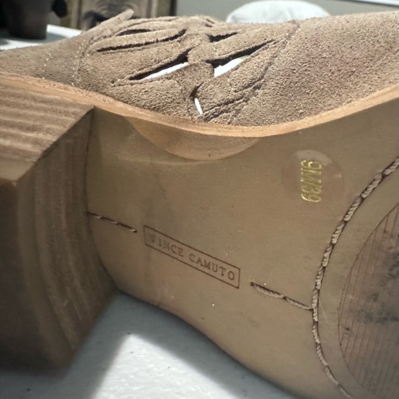 VINCE CAMUTO brown bootie - Picture 4 of 4